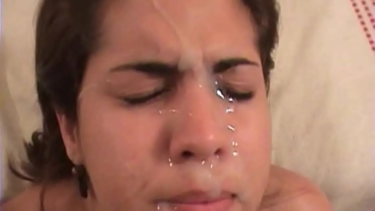 美丽的拉丁黑发女郎的粗暴性行为