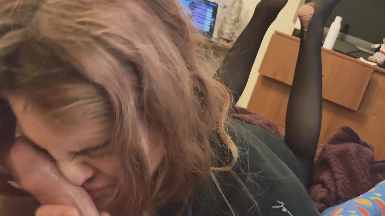 喉咙的鸡巴，撕裂的连裤袜和撕裂的高跟鞋很好地满足了